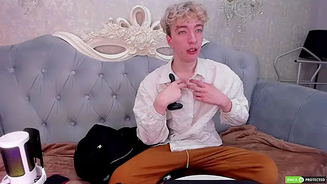 Snapshot of TrevorBenson chatting on 3, 12, 2025 TrevorBenson online show from 3, 12, 2025