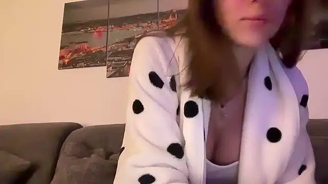 Snapshot of EmilyWi_ chatting on 17, 10, 2025 EmilyWi online show from 17, 10, 2025