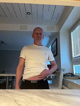 Snapshot of malematureisbest chatting on 19, 12, 2025 malematureisbest online show from 19, 12, 2025