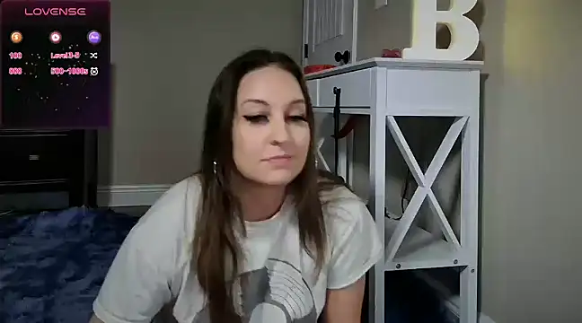 Snapshot of Brooklyn_Bee chatting on 5, 1, 2025 Brooklyn Bee online show from 5, 1, 2025