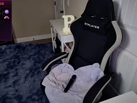 Snapshot of Brooklyn_Bee chatting on 24, 2, 2025 Brooklyn Bee online show from 24, 2, 2025