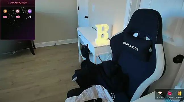 Snapshot of Brooklyn_Bee chatting on 17, 3, 2025 Brooklyn Bee online show from 17, 3, 2025