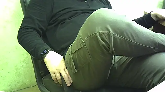 Snapshot of nikdov3 chatting on 25, 9, 2025 nikdov3 online show from 25, 9, 2025