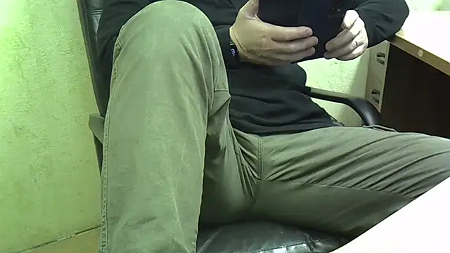 Snapshot of nikdov3 chatting on 14, 11, 2025 nikdov3 online show from 14, 11, 2025