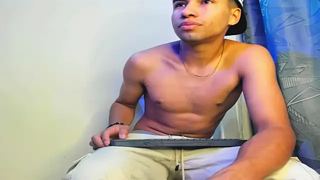 Snapshot of andy_0018 chatting on 27, 12, 2024 andy 0018 online show from 27, 12, 2024