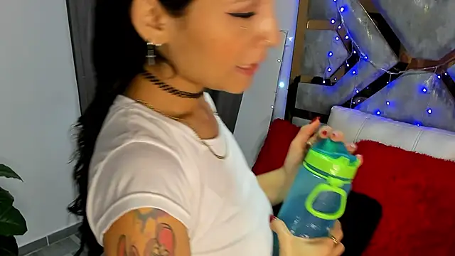 Snapshot of BRITHANY_SPARK chatting on 4, 1, 2025 BRITHANY SPARK online show from 4, 1, 2025