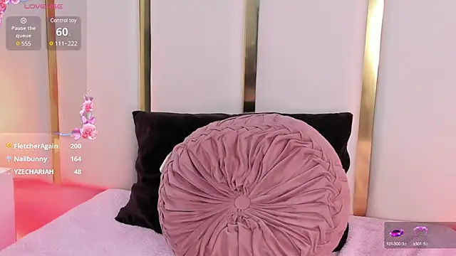 Snapshot of SalommeFlores chatting on 19, 2, 2025 SalommeFlores online show from 19, 2, 2025