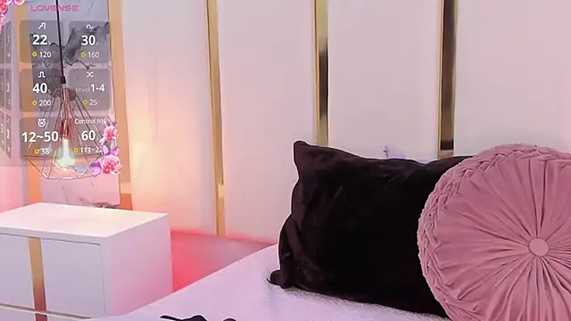 Snapshot of SalommeFlores chatting on 19, 3, 2025 SalommeFlores online show from 19, 3, 2025