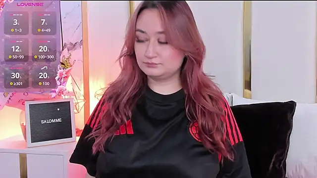 Snapshot of SalommeFlores chatting on 9, 9, 2025 SalommeFlores online show from 9, 9, 2025