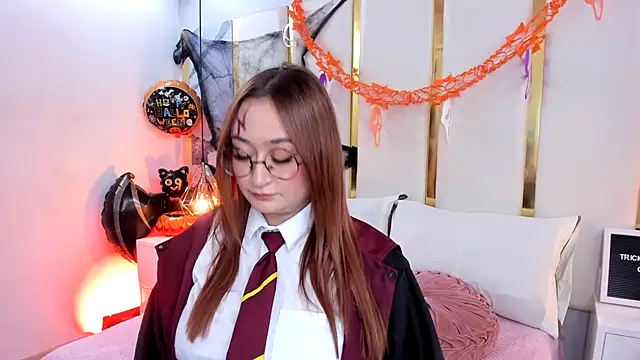 Snapshot of SalommeFlores chatting on 29, 10, 2025 SalommeFlores online show from 29, 10, 2025