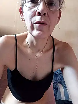 Snapshot of NanitaFun chatting on 12, 4, 2026 NanitaFun online show from 12, 4, 2026