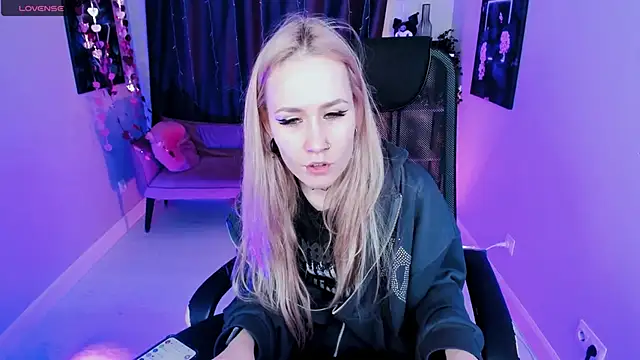 Bunny  of love online show from 12, 2, 2025