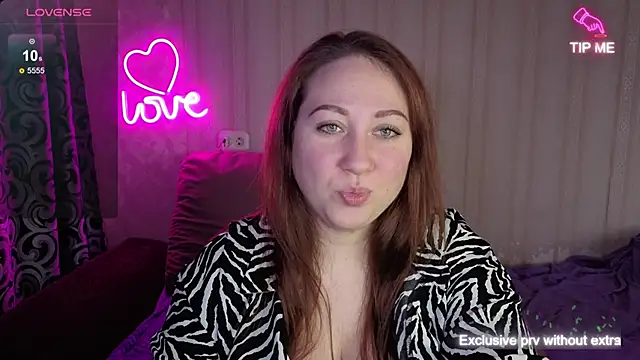 Snapshot of KellyCrystall chatting on 7, 11, 2025 KellyCrystall online show from 7, 11, 2025