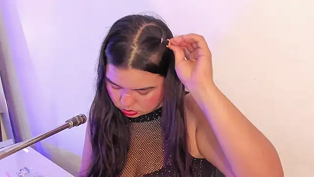 klhoe boobs online show from 6, 4, 2026