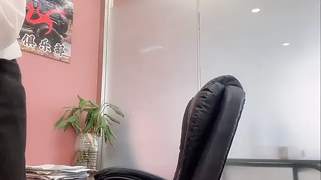 Snapshot of QianF-666 chatting on 28, 11, 2025 QianF-666 online show from 28, 11, 2025