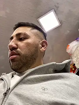 JuanZapata33 online show from 13, 12, 2025