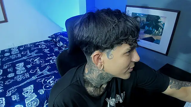 Snapshot of Travistanner_28 chatting on 8, 11, 2025 Travistanner 28 online show from 8, 11, 2025