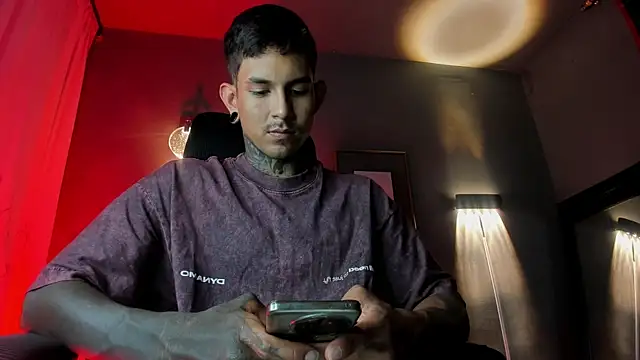 Travistanner 28 online show from 5, 4, 2026