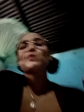 Snapshot of luna_hell chatting on 29, 4, 2026 luna hell online show from 29, 4, 2026