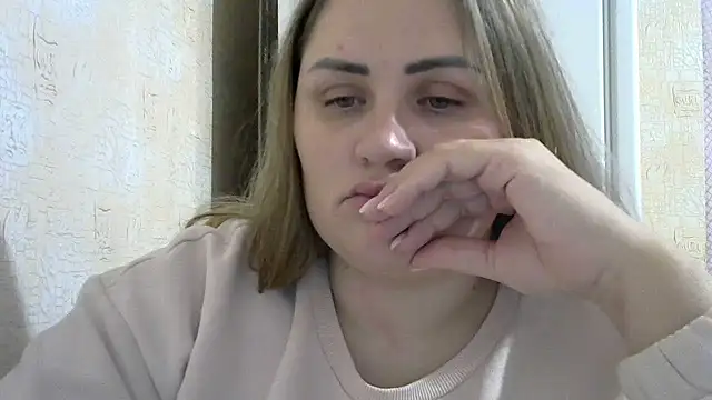 Snapshot of Honeydew-Waves chatting on 10, 12, 2024 Honeydew-Waves online show from 10, 12, 2024