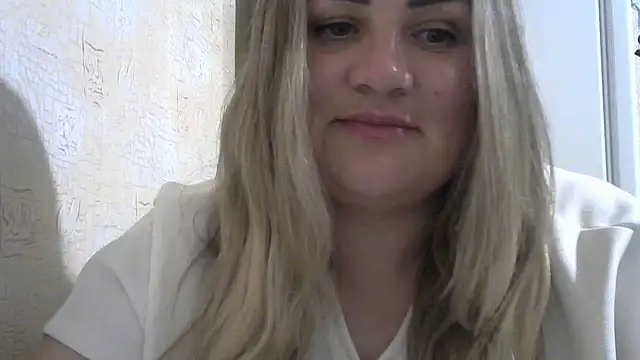 Snapshot of Honeydew-Waves chatting on 6, 7, 2026 Honeydew-Waves online show from 6, 7, 2026