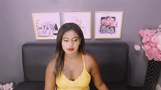 Snapshot of Littleindianmilf chatting on 8, 1, 2025 Littleindianmilf online show from 8, 1, 2025