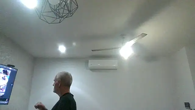 Snapshot of Flippyx4U chatting on 8, 2, 2026 Flippyx4U online show from 8, 2, 2026