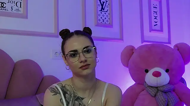 Abby  White online show from 4, 2, 2025