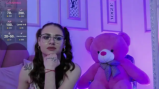 Abby  White online show from 8, 2, 2025