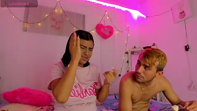 Snapshot of catalina_and_roger chatting on 14, 3, 2025 catalina and roger online show from 14, 3, 2025