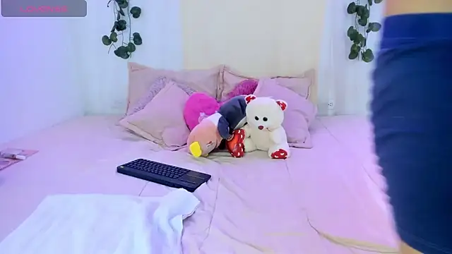 Snapshot of catalina_and_roger chatting on 10, 10, 2025 catalina and roger online show from 10, 10, 2025