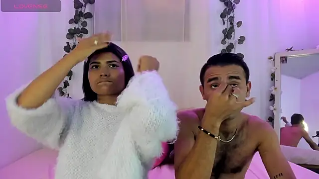 Snapshot of catalina_and_roger chatting on 18, 10, 2025 catalina and roger online show from 18, 10, 2025