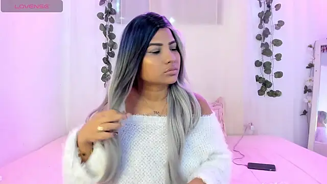 Snapshot of catalina_and_roger chatting on 20, 10, 2025 catalina and roger online show from 20, 10, 2025