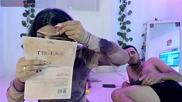 Snapshot of catalina_and_roger chatting on 21, 10, 2025 catalina and roger online show from 21, 10, 2025