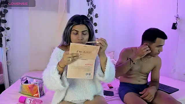 Snapshot of catalina_and_roger chatting on 30, 10, 2025 catalina and roger online show from 30, 10, 2025