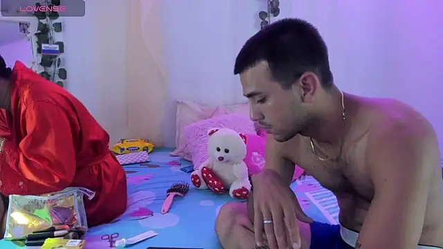 Snapshot of catalina_and_roger chatting on 23, 11, 2025 catalina and roger online show from 23, 11, 2025