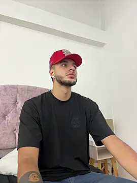 Snapshot of Amadeo_Wild chatting on 28, 10, 2025 Amadeo Wild online show from 28, 10, 2025