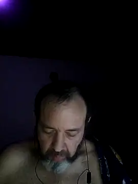 Snapshot of Leocesar37 chatting on 13, 10, 2025 Leocesar37 online show from 13, 10, 2025