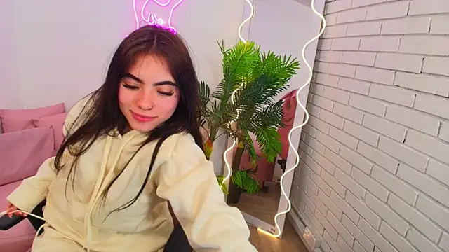 Roxanne tay online show from 12, 12, 2024