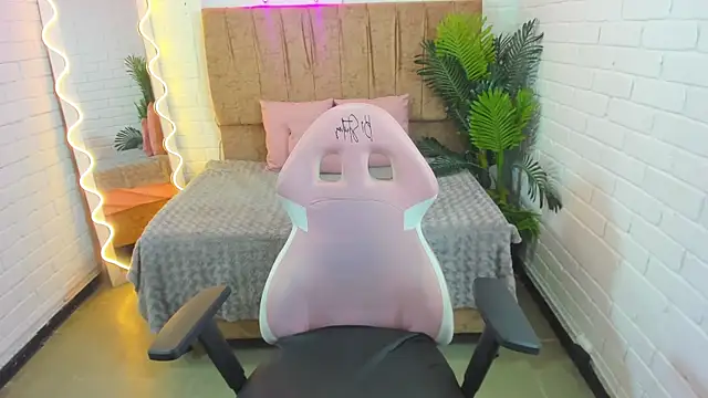 Roxanne tay online show from 8, 2, 2025