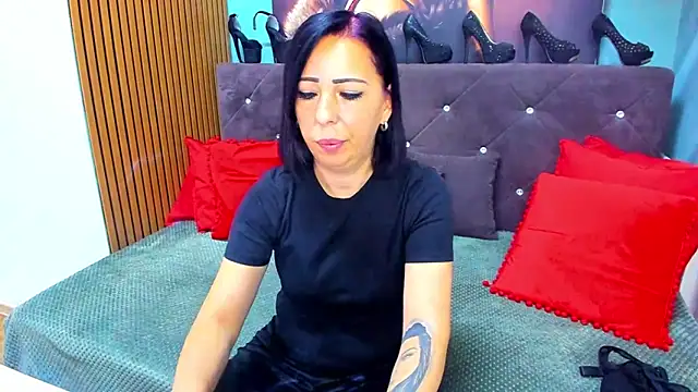 Snapshot of LauraSin chatting on 16, 7, 2026 LauraSin online show from 16, 7, 2026
