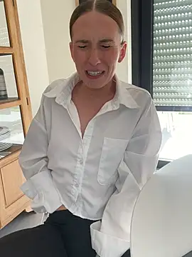 lola tentatiion online show from 4, 3, 2025