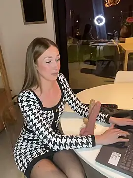 lola tentatiion online show from 10, 3, 2025