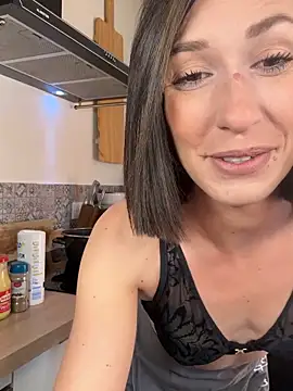 lola tentatiion online show from 8, 4, 2026