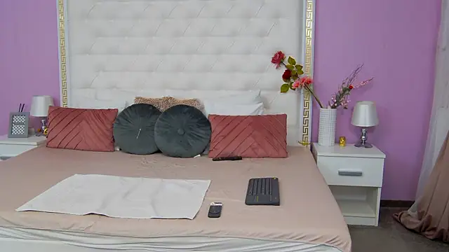 Snapshot of Lenna_Paul chatting on 4, 2, 2025 Lenna Paul online show from 4, 2, 2025