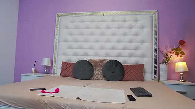 Snapshot of Lenna_Paul chatting on 10, 10, 2025 Lenna Paul online show from 10, 10, 2025