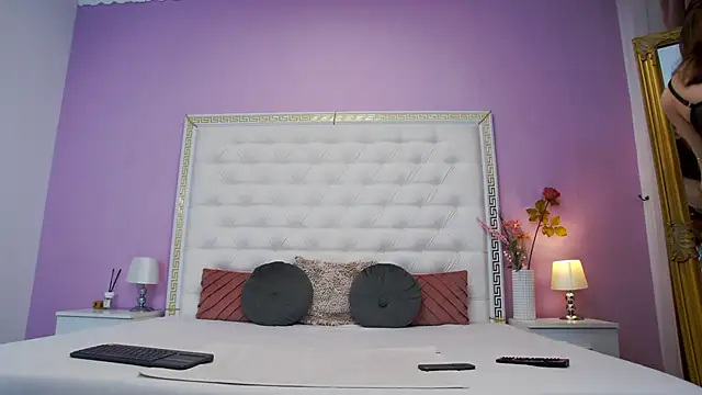 Snapshot of Lenna_Paul chatting on 11, 11, 2025 Lenna Paul online show from 11, 11, 2025