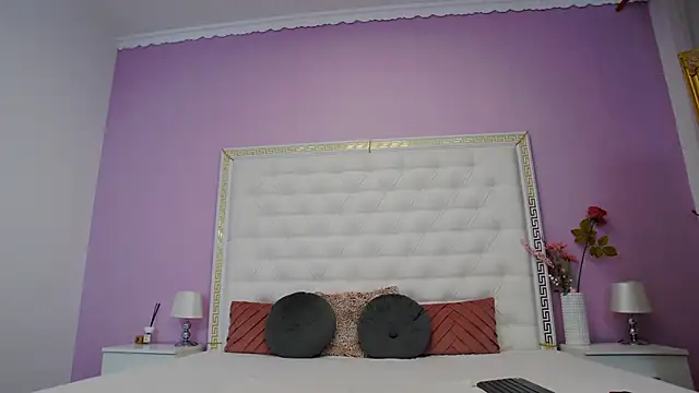 Snapshot of Lenna_Paul chatting on 19, 11, 2025 Lenna Paul online show from 19, 11, 2025