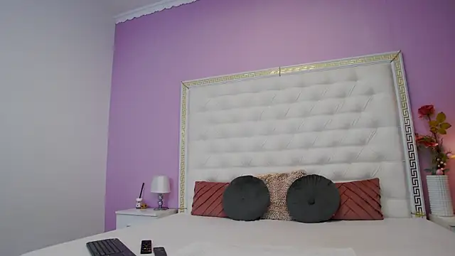 Snapshot of Lenna_Paul chatting on 17, 12, 2025 Lenna Paul online show from 17, 12, 2025