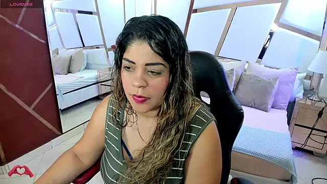 Snapshot of laris_park chatting on 2, 1, 2025 laris park online show from 2, 1, 2025